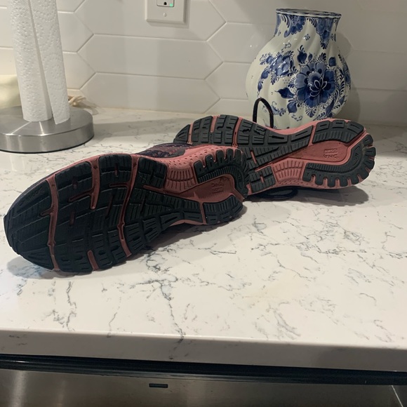 Brooks Adrenaline 21 size 8.5 womans running sneakers - Picture 8 of 8